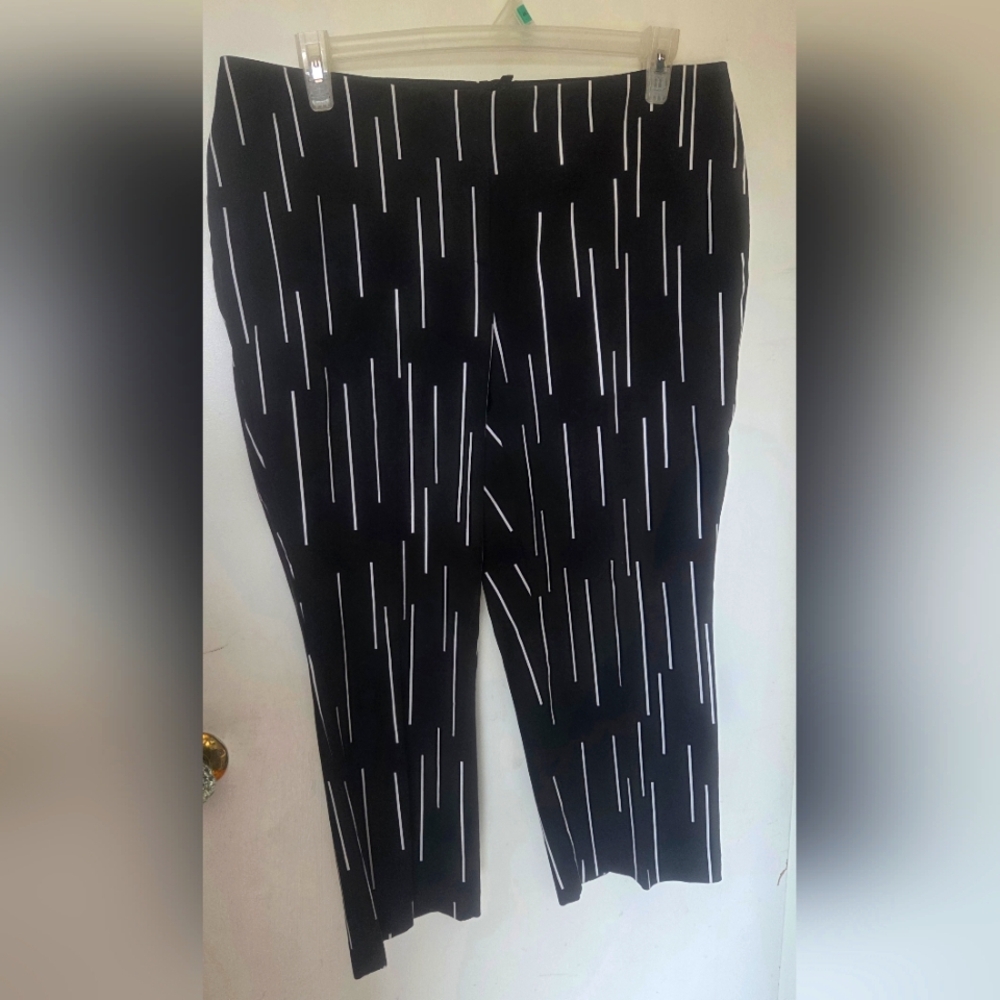 Alfani Size 16 Cropped Summer Stretchy  Bold Vertical Dash Ladies Pants NWOT